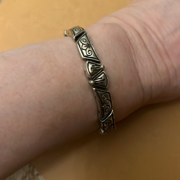 Brighton Etched Bracelet Silvertone Segmented 8.5” Lobster Clasp - Picture 1 of 7